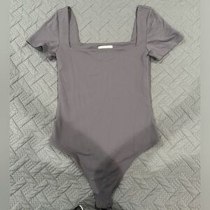 Aritzia Babaton Contour Squareneck Shortsleeve Bodysuit